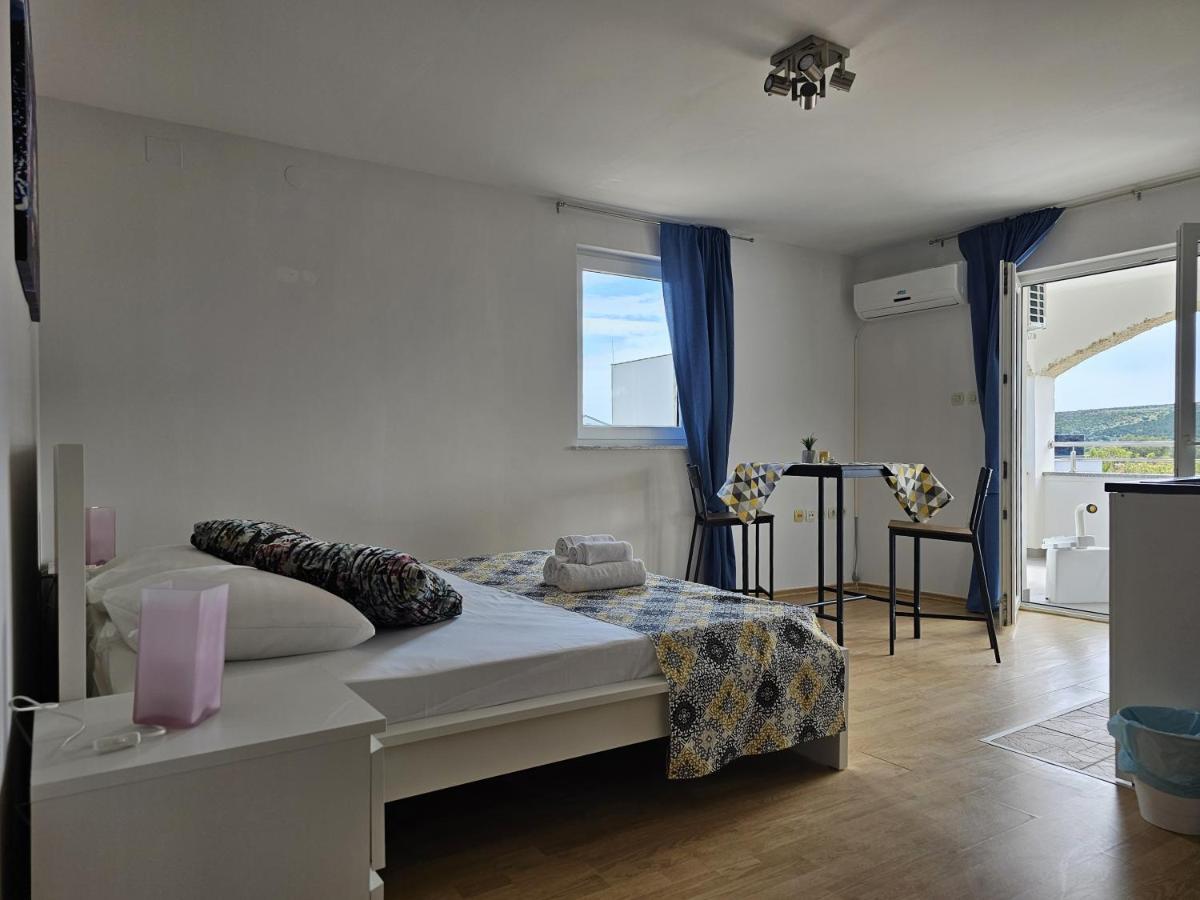 Apartments Antonia - S. Novalja スタラ・ノヴァリャ エクステリア 写真