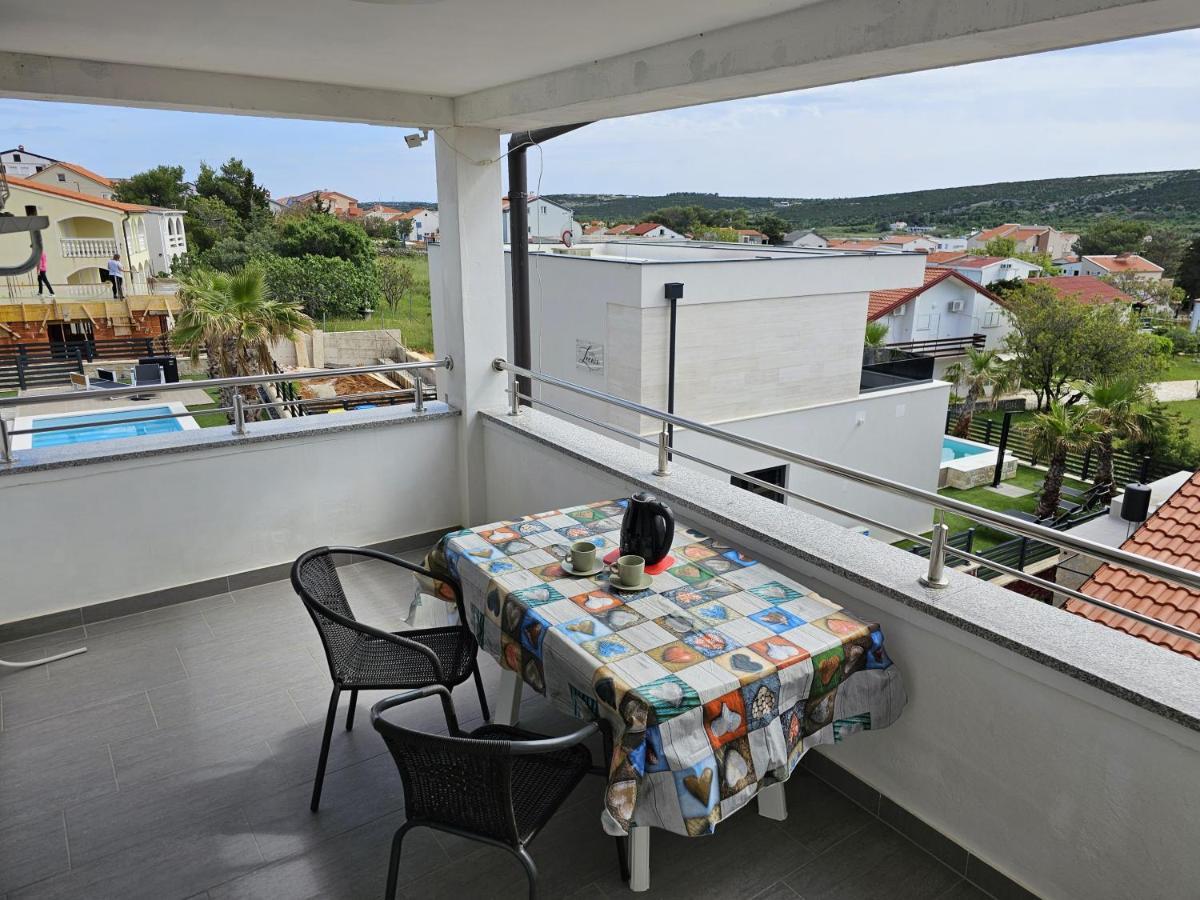 Apartments Antonia - S. Novalja スタラ・ノヴァリャ エクステリア 写真