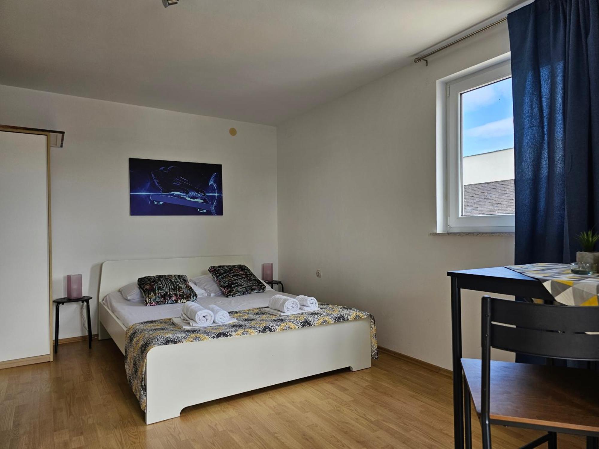 Apartments Antonia - S. Novalja スタラ・ノヴァリャ 部屋 写真